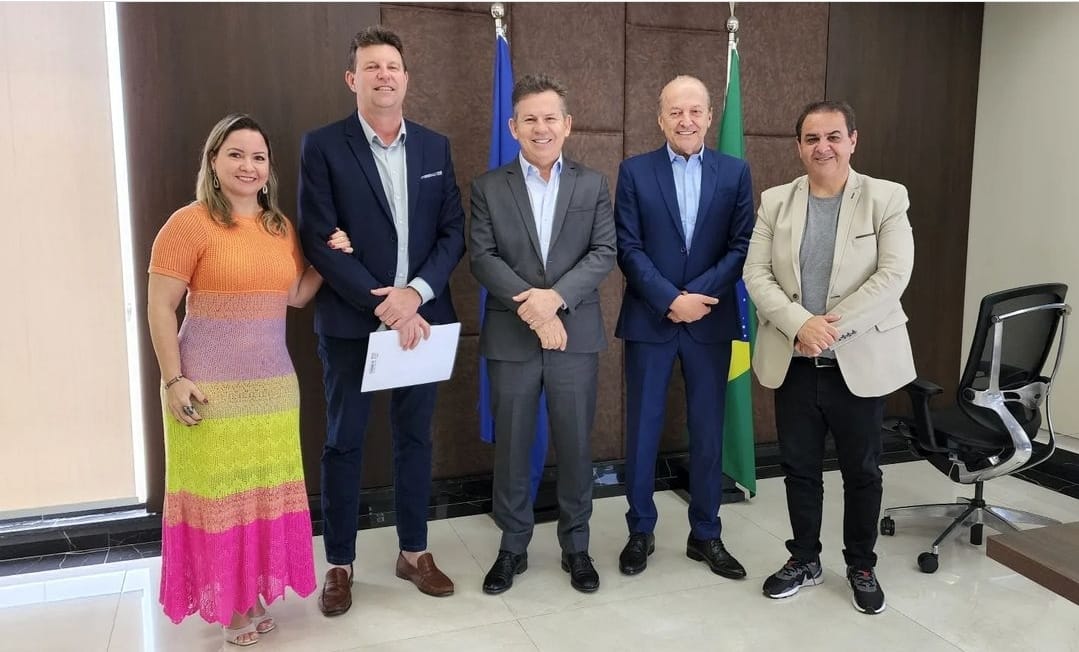 Em reunião pelo COEGEMAS, Jucélia publica foto ao lado do marido, prefeito Ari Lafin de Sorriso, governador Mauro Mendes, vice-governador Otaviano Pivetta e o deputado Damiani da TV no Instagram.