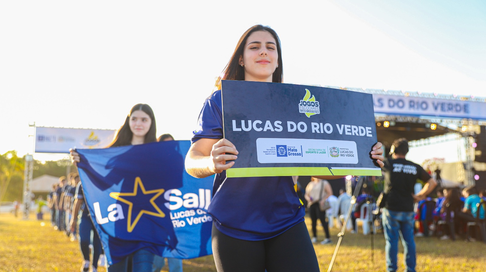 Abertura dos Jogos Escolares Estaduais é marcada por show de acrobacias aéreas; a sede deste ano é Lucas do Rio Verde