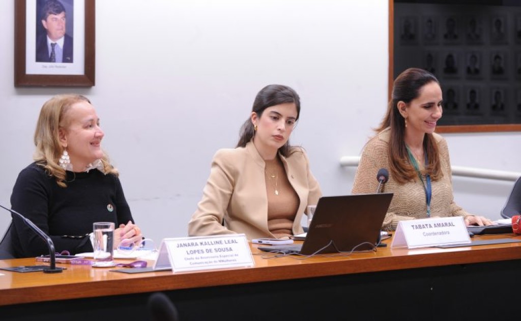 Especialistas defendem na Câmara controle da violência contra mulheres nas plataformas digitais